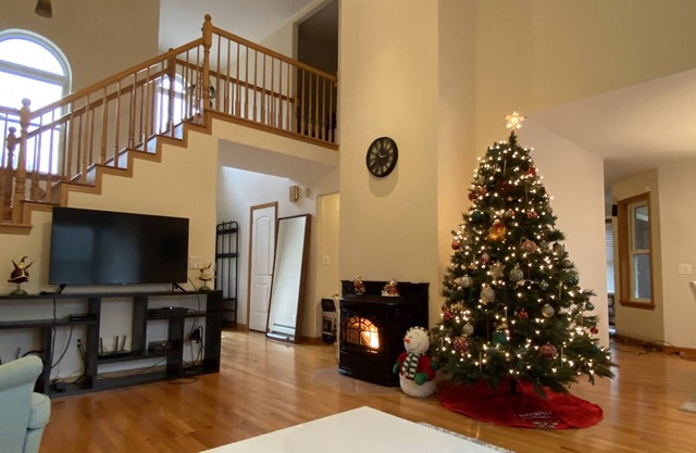 Large Cozy Modern Pocono House With Huge Game Room