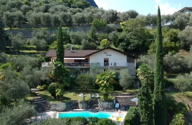 Large detached holiday home overlooking Lake Garda