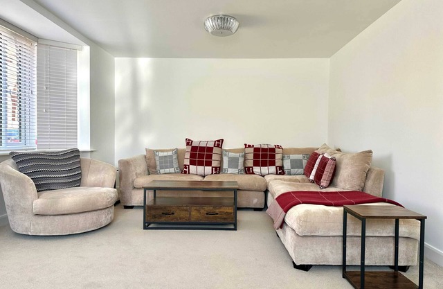 Large Detached 5 bedroom House in Bicester