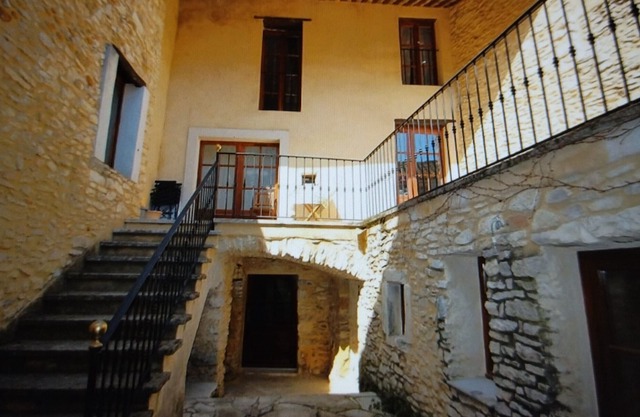 Large, quiet village house, near Avignon, sleeps 8-10