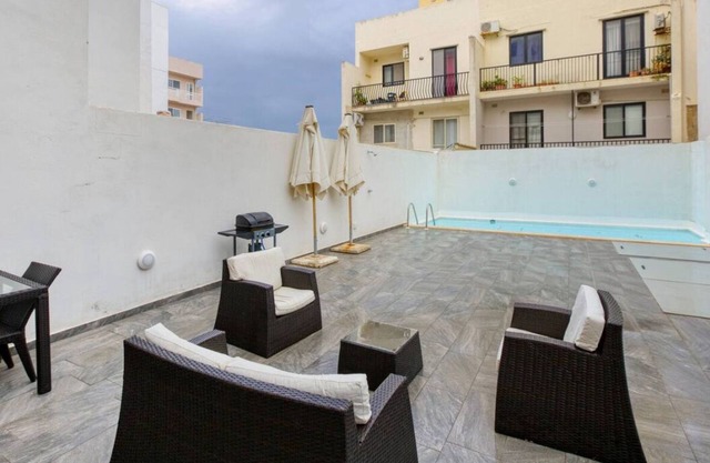 Large, fully equipped maisonette with private POOL