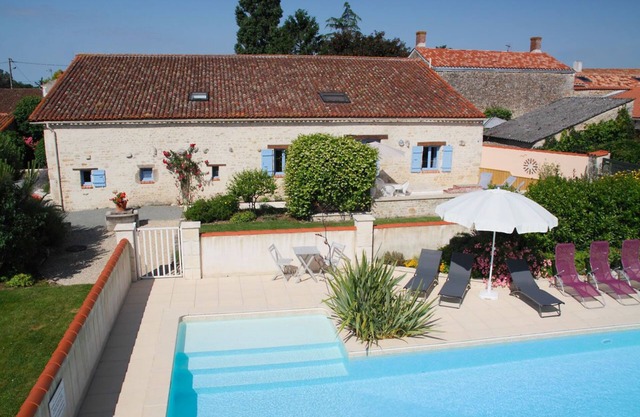 Large gîte for up to 7 people, with swimming pool
