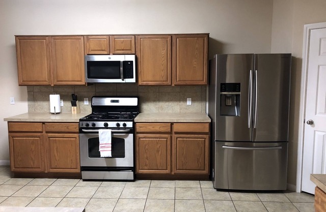 Large & Gorgeous Home Close to Everything! 7 Beds Great quiet Area