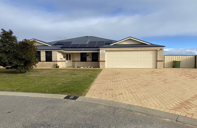 Large home located in a quiet cul-de-sac