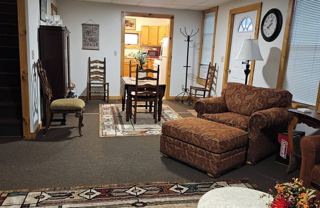 Large House, 2 Family Units, Sleeps13, 25 min to Oneonta, 50 min to Cooperstown