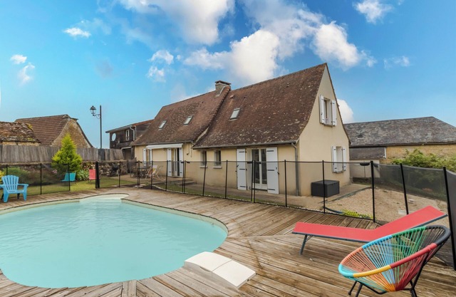 Large House with Private Pool in Dordogne – Sleeps 11, Near Sarlat & Lascaux