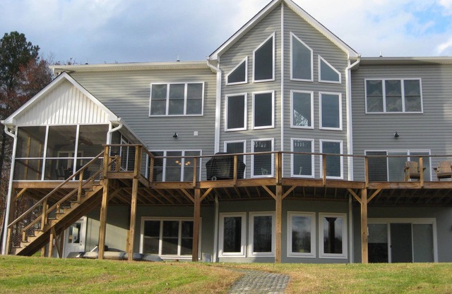Large light-filled house - quiet cove - dog and wheelchair friendly!
