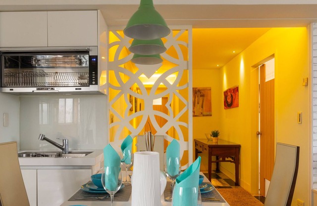 Large Longshan Temple Exit 3, 3BR/2B Local Living