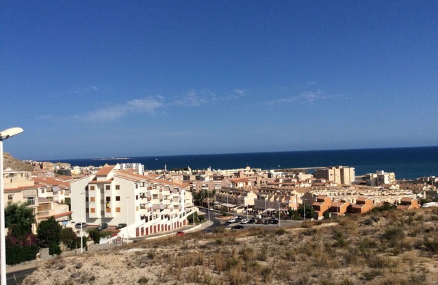 Large modern town house: sea view, pool, WIFI, close to the sea