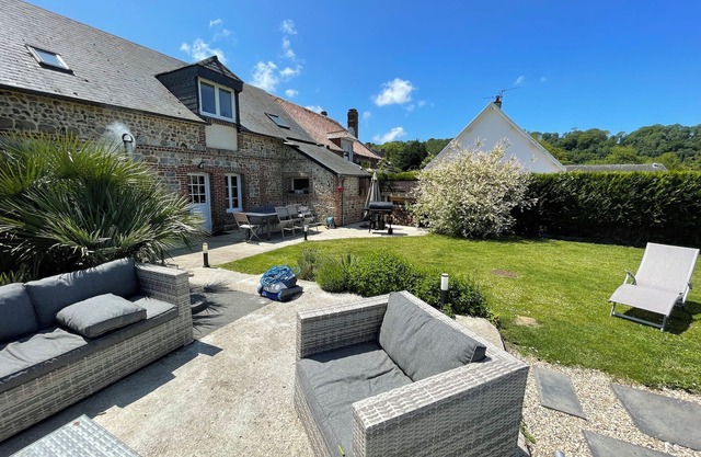 Large Normandy seaside house with heated pool and Nordic bath