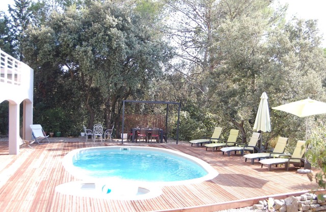 Large, pretty villa in the garrigue of Nîmes