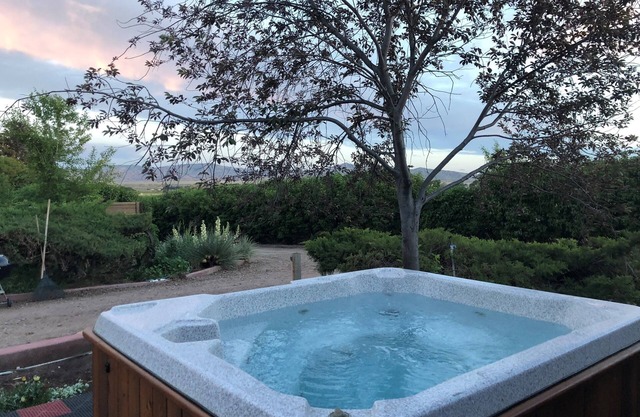 Large, Private & Charming retreat is ultimate upscale stay near Cody, Y.S. Park