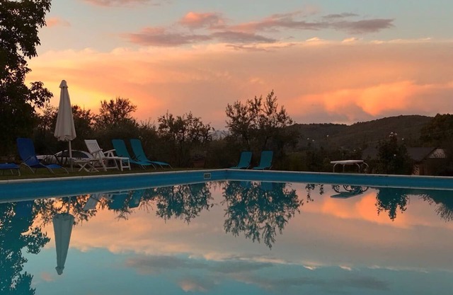 large private pool, beautiful garden, Free Wifi
