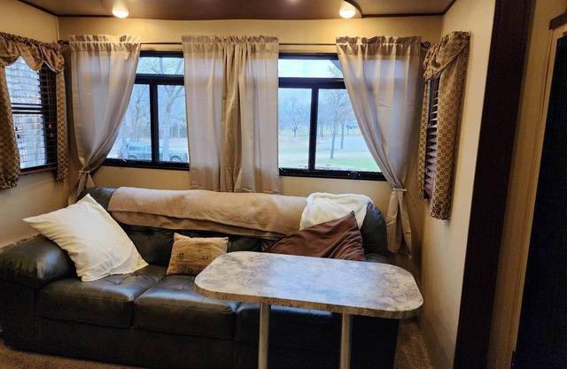 Large RV by Lake Texoma, Choctaw, and West Bay Casino