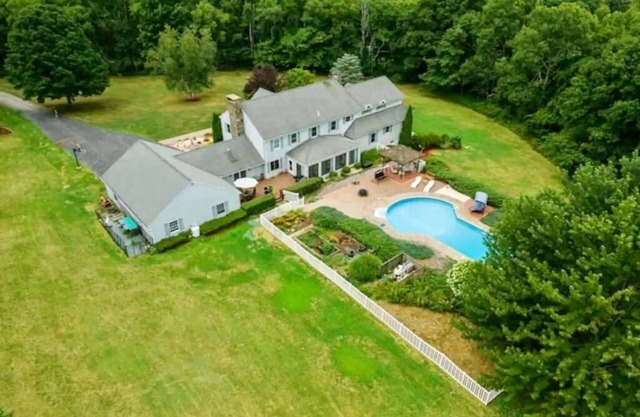 Large Secluded Home w/Private Pool, Hot-tub, Gym, Game room, and Bar Area.