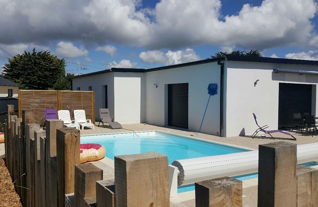 Large spacious contemporary house on the Atlantic with swimming pool