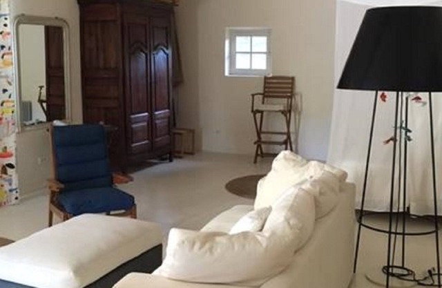 Large studio 70 m2 with swimming pool in the heart of the Luberon