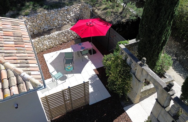 Large studio, quiet location in the Aix countryside