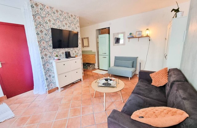Large studio with terrace 15 minutes from Paris-La Défense