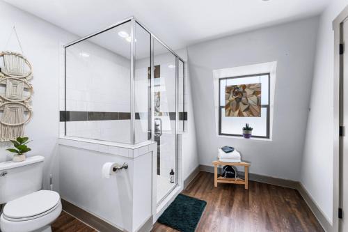 Large Suite Near Downtown Boerne By River