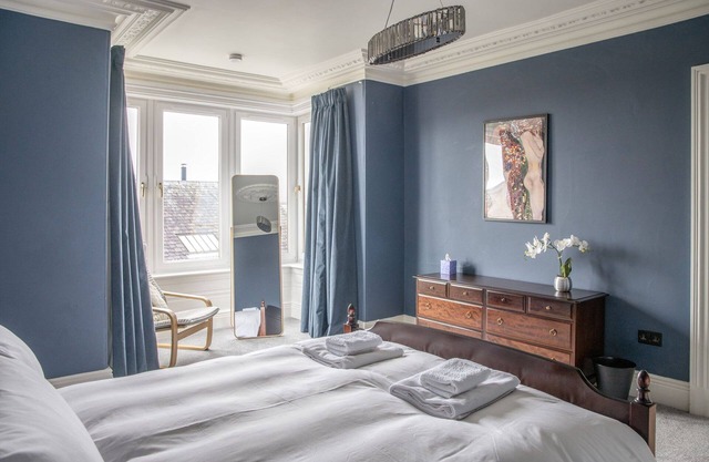 Large Victorian Apartment in Central Crieff. Great space for family and friends