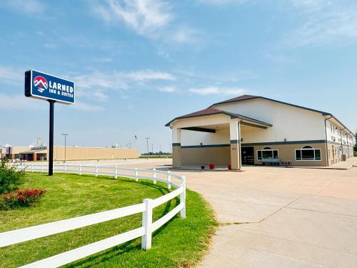 Larned Inn & Suites