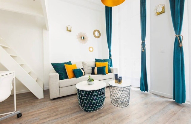 Latin Quarter Loft - Steps from the Seine