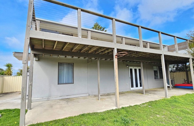 Latitude 37 - Large expansive deck - Pets Welcome - Outside Only