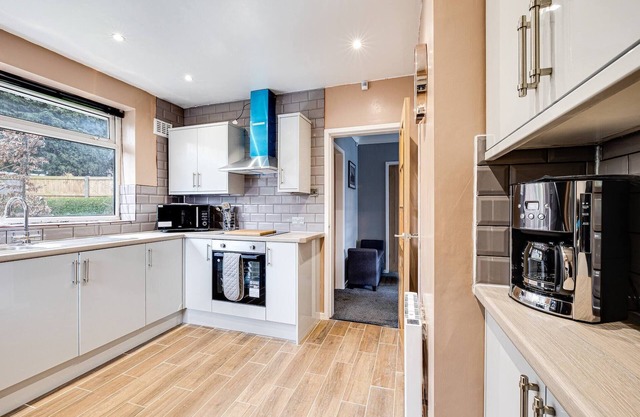 Lavish 2BR Bungalow Retreat in Birkenhead