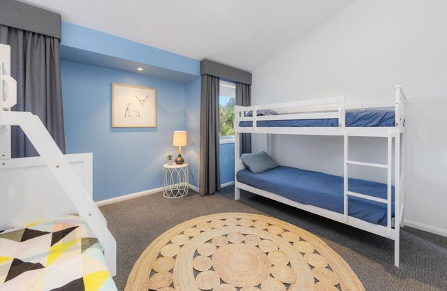 Laze @ Lighthouse - modern family home with views and pool