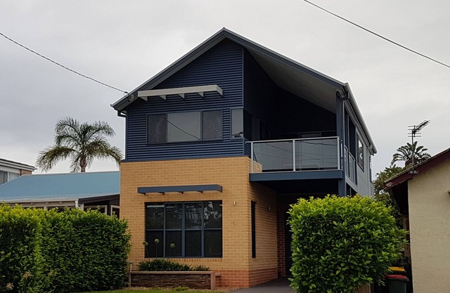"LAZY DAYZ" Currarong beach home. 50m from unspoilt beaches and walking tracks
