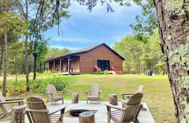 Lazy Elk Lodge Luxury Cabin Game Room Fire Pit