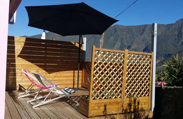 LE BAS DE CILAOS STUDIO 1- WITH MOUNTAIN VIEW!