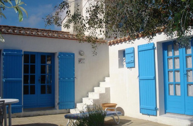 Le Buzet Bleu Bed & Breakfast
