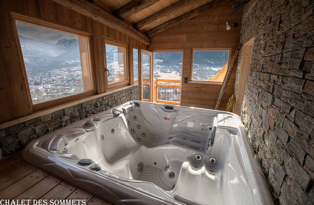 Le Chalet des Sommets Entièrement Rénové Avec vue Imprenable sur les Montagnes