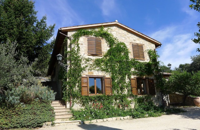 Le Favette - spacious holiday home with Pool, Golf & stunning Umbrian Views