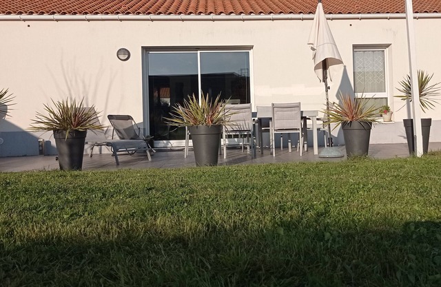 Le havre des Sables: Pretty, bright, quiet single-storey house with garden