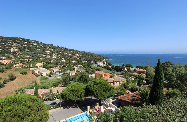 Le Lavandou-Aiguebelle-sea view-heated pool-beach 300m-garage-air conditioning