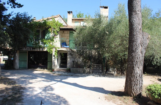 Le Mas de Lucien between Arles, Nimes and Avignon