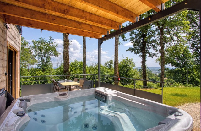 Le Pech Eternel: Cabane SPA des Châtaigniers