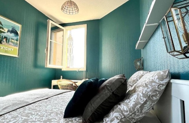 Le Vichy Centre, spacious T2 with view, quiet location