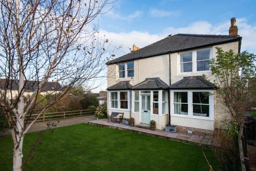 Leaholme Cottage - fabulous coastal cottage for 8