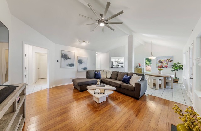 Leander Family Home: Large Yard & Near Austin