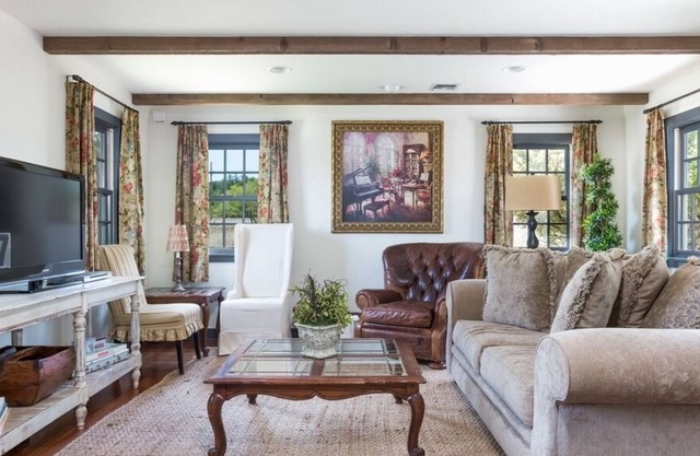 Legacy Ranch Guest Houses: just 8 minutes from Main St on private gated ranch