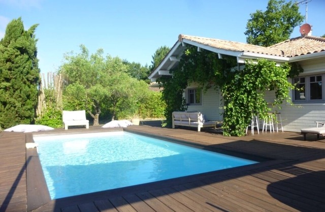 Lège-Cap-Ferret: 4-bedroom family home with heated pool and garden