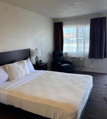 Leisure Lodge Motel