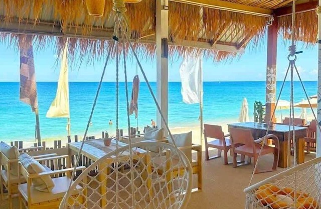Lemon Bungalow: Lamai beachfront at Tiki Beach