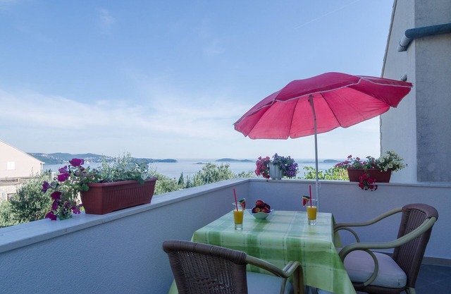 Leo's Room - Double Room with Balcony and Sea View