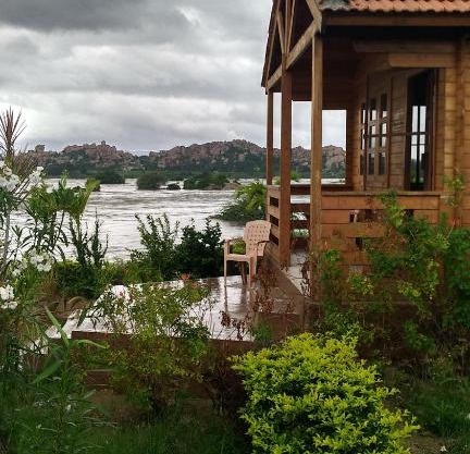 Leo wodden Resort