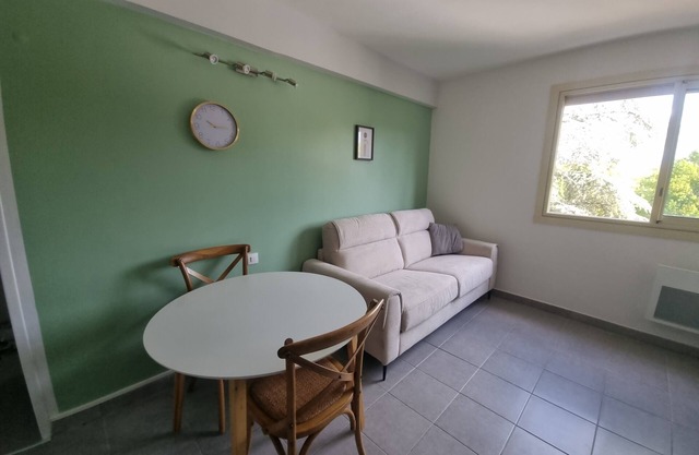 Les bains de Provence 150 m thermal baths Ideal location